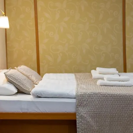 Grand Jules - Boat Hotel na wodzie 3*