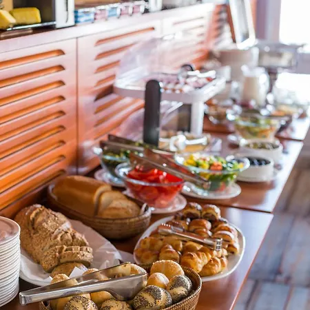 Grand Jules Boat בודפשט