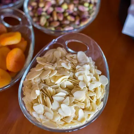 Grand Jules Boat מלון