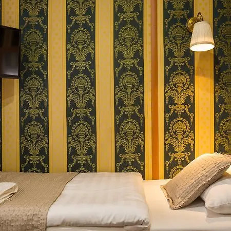 Grand Jules Boat 3* בודפשט