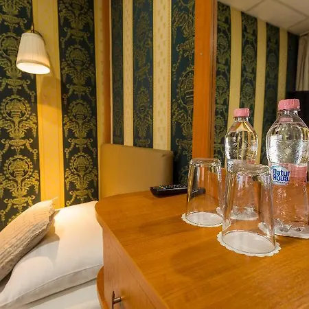 Grand Jules Boat בודפשט