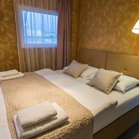 Grand Jules Boat בודפשט