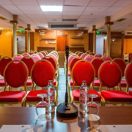 Grand Jules Boat בודפשט