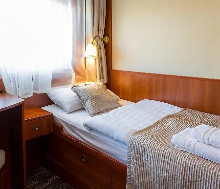 Grand Jules Boat 3* בודפשט