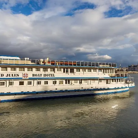 Grand Jules - Boat Botel