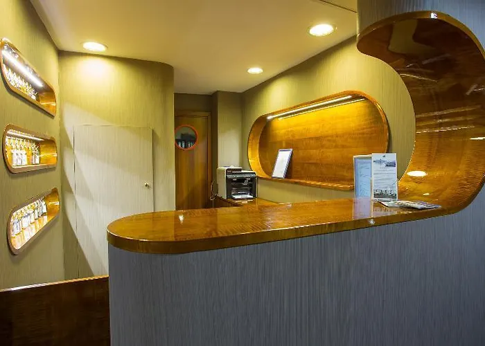 Grand Jules Boat