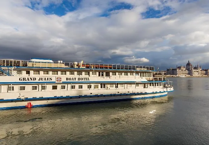Grand Jules Boat Otel