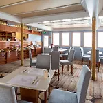 Grand Jules Boat