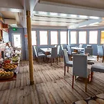 Grand Jules Boat