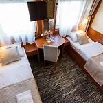 Grand Jules Boat 3*