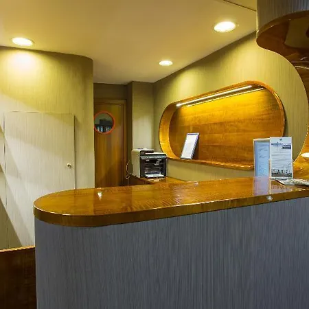 Grand Jules Boat