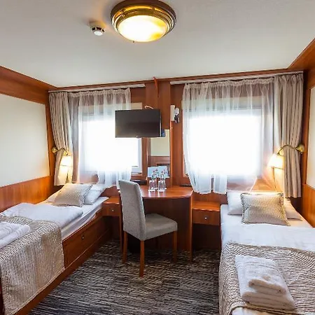 Hotell Grand Jules Boat