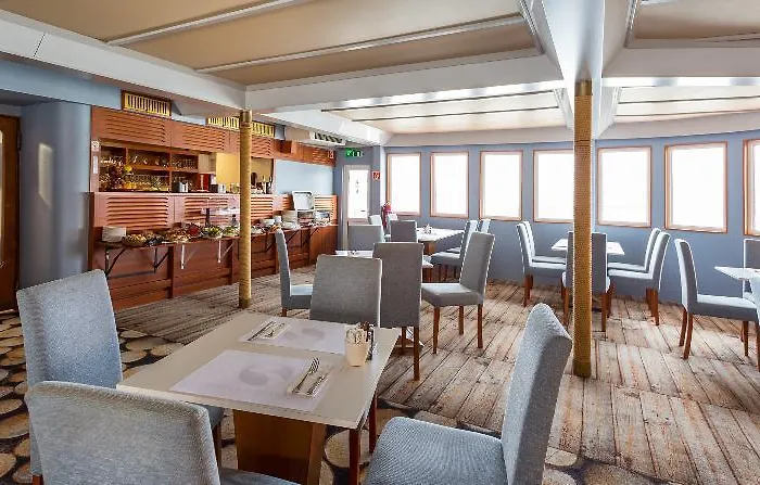 Grand Jules Boat
