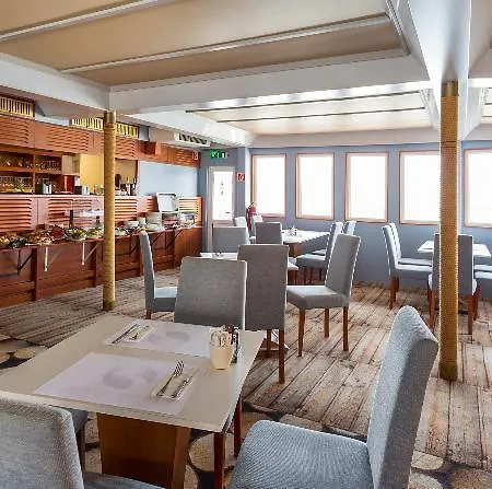 Grand Jules Boat