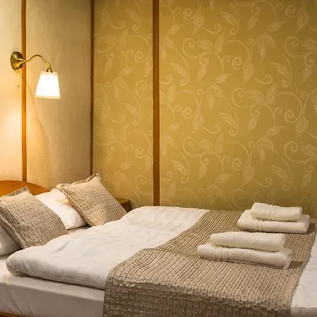 Grand Jules Boat 3*