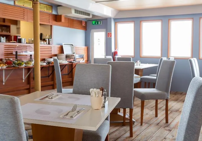 Grand Jules Boat Hotel