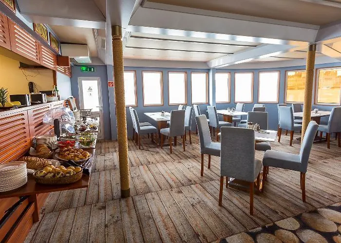 Grand Jules Boat