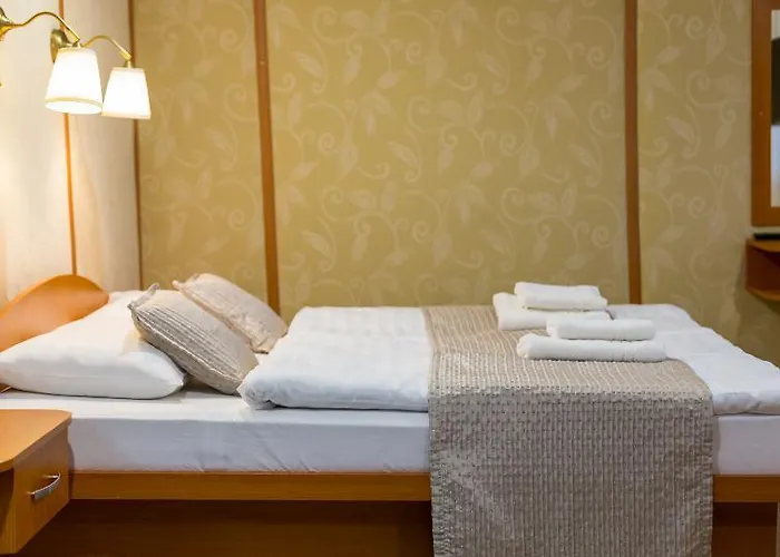 Grand Jules Boat Hotel 3*