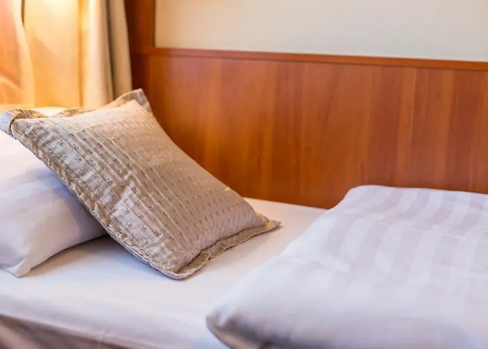 Grand Jules Boat Hotel
